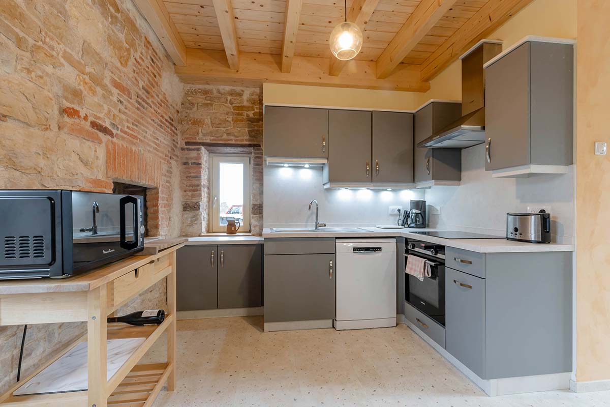 Overview of L'Hirondelle gîte — stone duplex, holiday gîte near Beaune