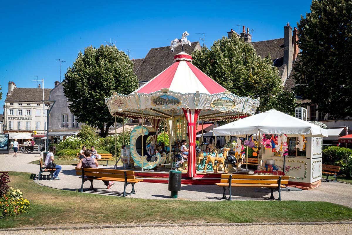 Village de Villebichot, Côte d'Or — point de départ pour découvrir la Bourgogne